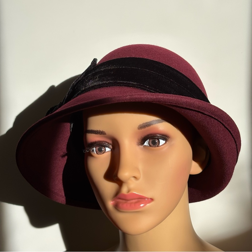 Like new Scala Elegant burgundy Women's Hat with black velvet band 100% wool - Picture 2 of 9